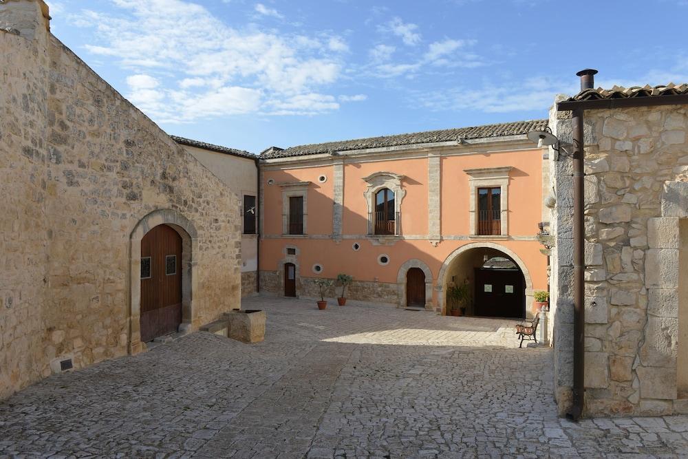 Relais Cimilla B&B Ragusa Exterior photo