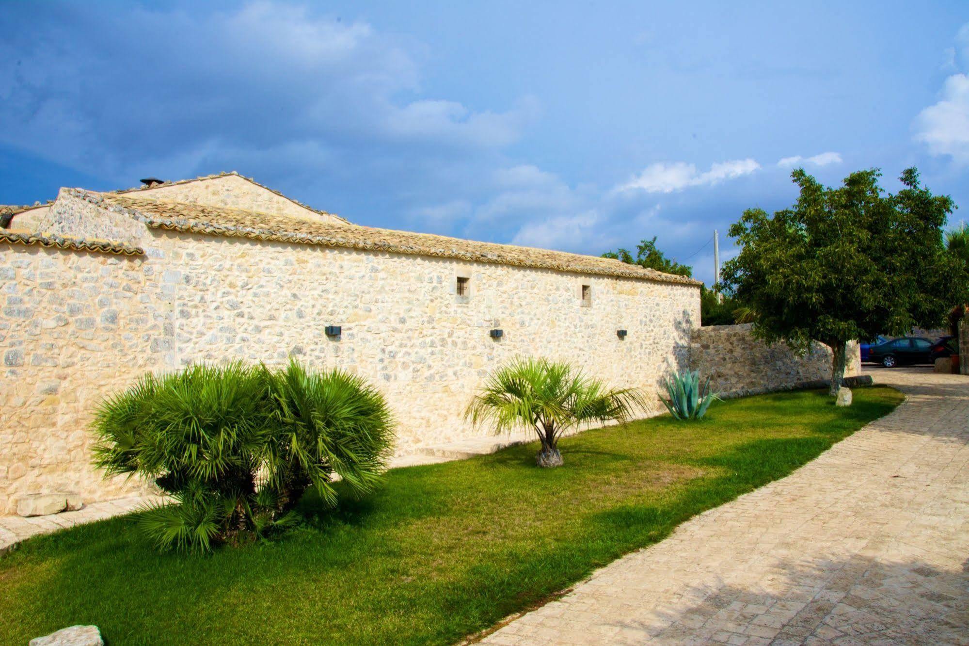 Relais Cimilla B&B Ragusa Exterior photo